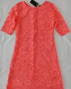 Robe en dentelle corail