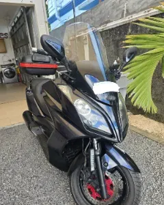 Kymco downtown 125 i a vendre en tres bon etat