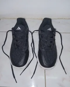 Chaussures de sport: Adidas
