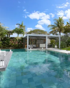 A vendre villa de 4 chambres en suite + bureau de 414,20 m2 sur un terrain de 1 065 m2 accessible aux etrangers à Grand Baie.