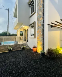 VILLA MODERNE AVEC PISCINE PRIVÉE