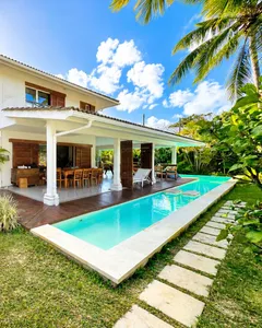 VILLA D’INSPIRATION BALINAISE À POINTE AUX CANONNIERS
