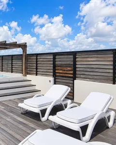 | APPARTEMENT CONTEMPORAIN AVEC PISCINE PRIVÉE SUR LE ROOFTOP |