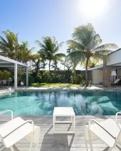 Grand Baie - Villa Hawaia, 4 suites, piscine chauffée - 2 175 000 €