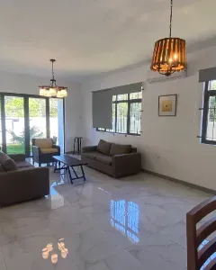Calodyne — villa meublée, 3 suites et bureau, piscine privée — 90 000 MUR/mois