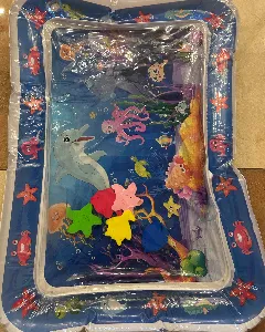 Baby play mat with water