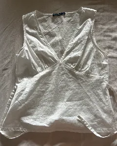 Brandy Melville white top 