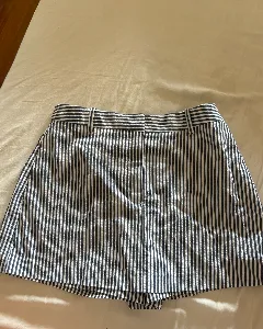 Zara White and blue tripped skort