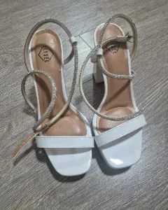 Shoes size 39