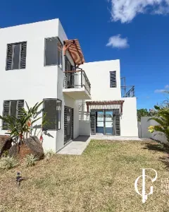 BRAND NEW HOUSE WITH POOL | 3 BEDROOMS + SEPARATE OFFICE + STORE ROOM | 110 TOISES | MONT MASCAL REGION | RS 12.9M