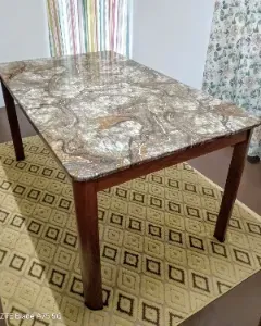 POUR CAUSE DE DÉMÉNAGEMENT- TABLE À VENDRE 