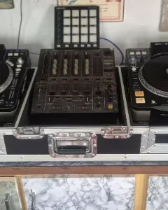 DJ SET