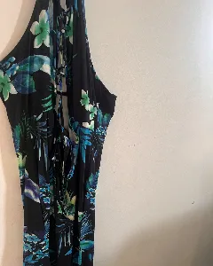 Robe a fleur jamais porté 