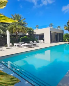 Villa design exclusive avec 5 chambres et vue imprenable sur les montagnes