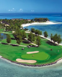 Terrain constructible de 1 640 m² situé dans un domaine d'exception avec Golf