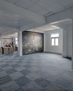 Bureau meublé au 4ᵉ étage avec vue imprenable sur le centre-ville