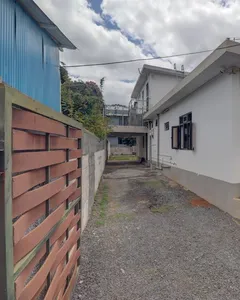 Charmante maison au rez-de-chaussée avec espace jardin – Proche du pont SAJ
