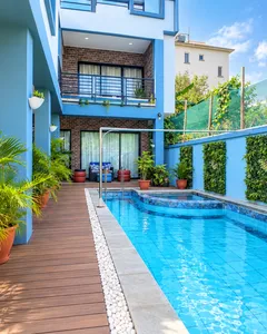 BELLE ET SPACIEUSE VILLA DE 5 CHAMBRES AVEC PISCINE