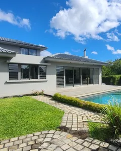 Villa duplex moderne de 4 chambres avec vue sur la montagne.