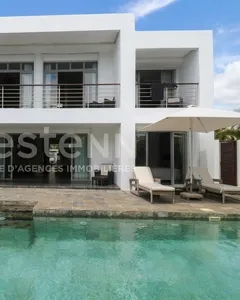 Villa luxueuse pieds dans l'eau avec acces direct a la plage